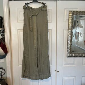 Cynthia Rowley Drapey wide leg pant. Tie waist. Size small. NWOT. Sage green.